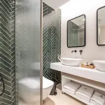 מלון Porto Perla *