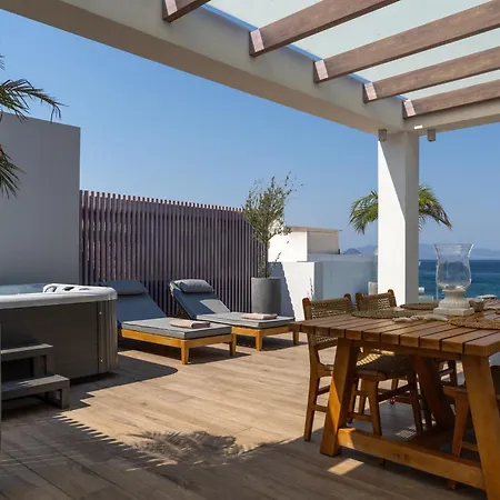 Отель Porto Perla